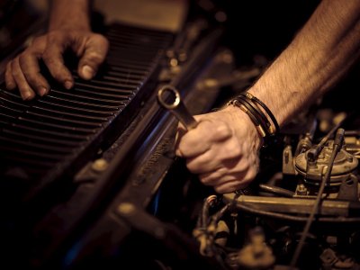 Je auto moet voortaan vaker naar de garage